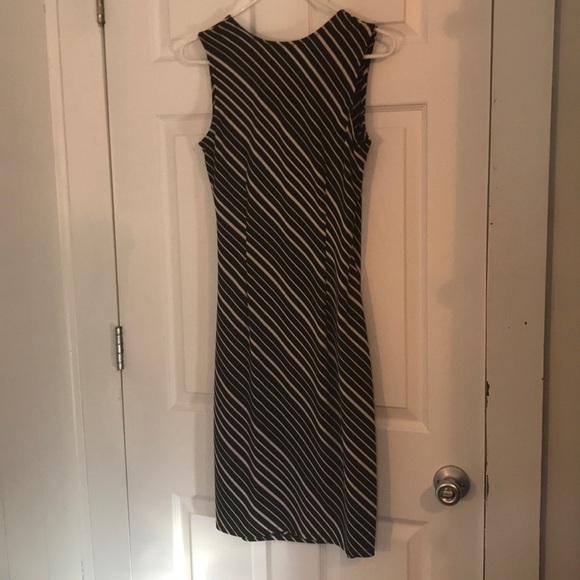 Express Every Occassion V-neck Dress - Picture 6 of 6